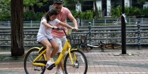 Piecing the Puzzle: Information For Parents About Signs of Autism 1